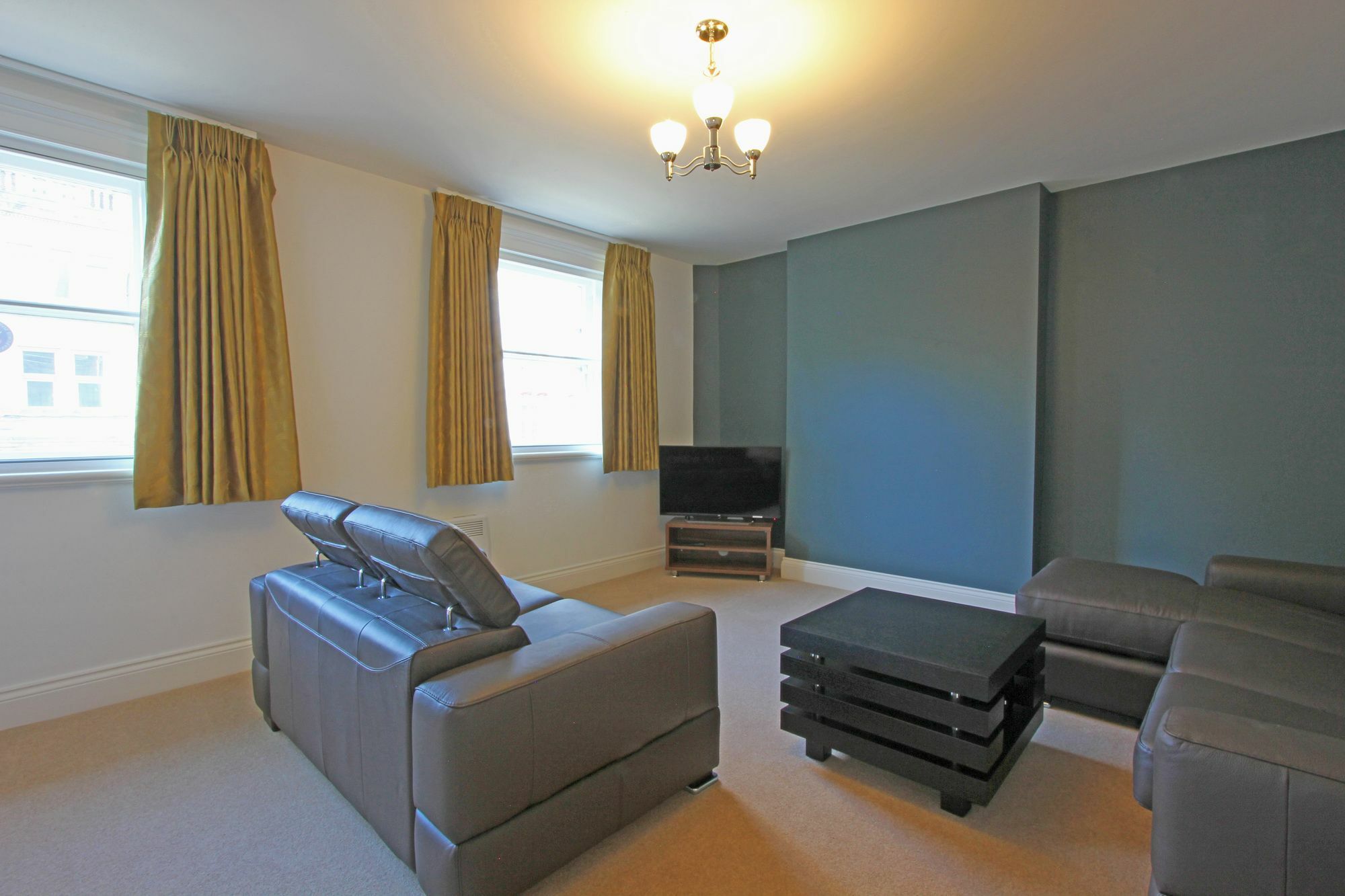 The Castle Collection - 25 Castle Street Apartment